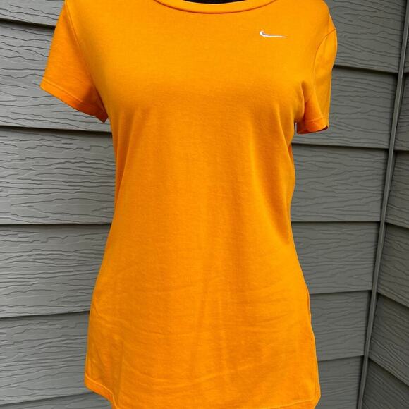Nike Sports tee size women’s M short sleeve orange, cotton-polyester blend - Picture 3 of 8